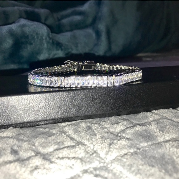 🪞 faceted cz stone baguette tennis bracelet - Picture 3 of 11